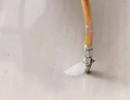 宣恩瓷砖空鼓维修公司专业解答在瓷砖铺贴过程中，如果使用的砂料过粗（如全部使用了粗砂），可能会导致以下问题